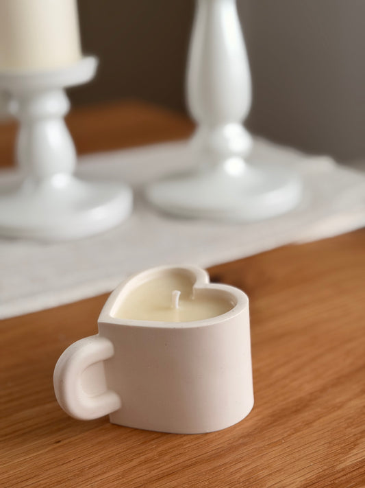 Jesmonite-Duftkerze in Herzform – Handgegossen & Dekorativ