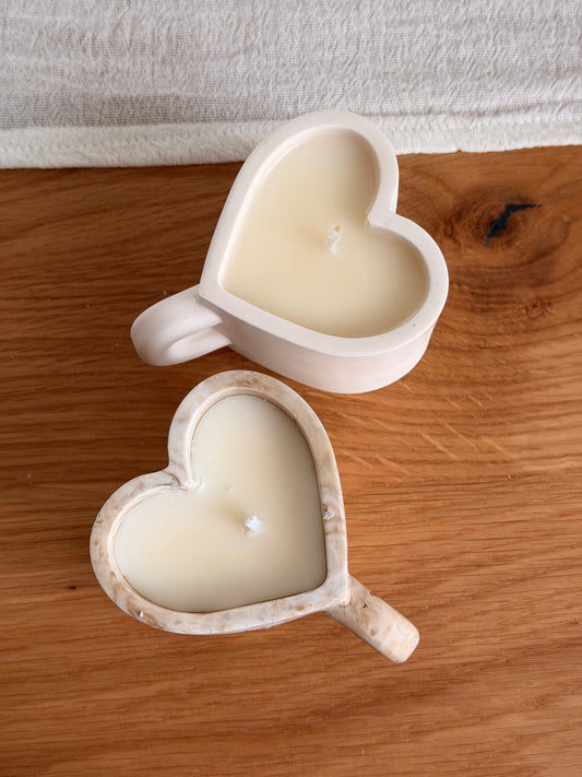 Jesmonite-Duftkerze in Herzform – Handgegossen & Dekorativ